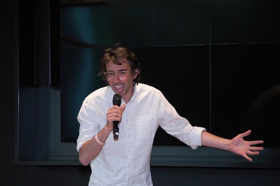 Image 10: Comedian telling jokes